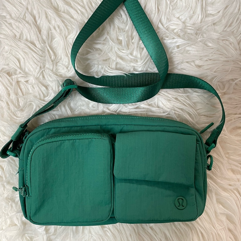 Lululemon multi pocketed Green Crossbody Bag